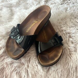 Birkenstock’s gloss black